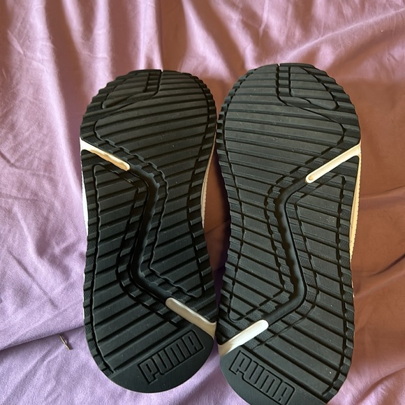 Puma Sneaks - Picture 5 of 5
